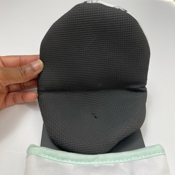 Disney Mickey Mouse & Minnie Mouse Oven Mitts Set Kitchen Pot Holders Christmas - Picture 5 of 16